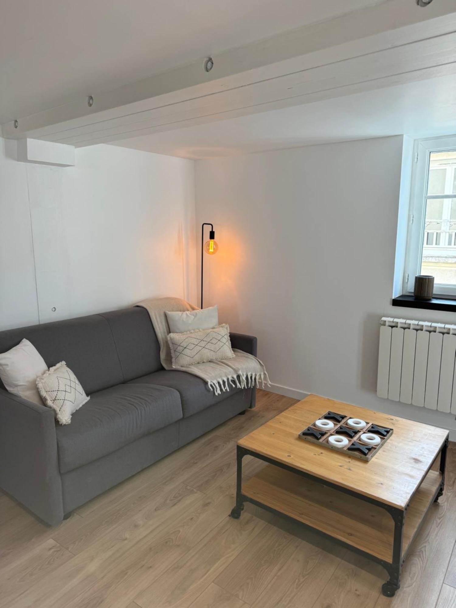 La Suite - Parvis Cathedrale Chartres Exterior photo